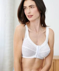 Front-fastening Support Bra
