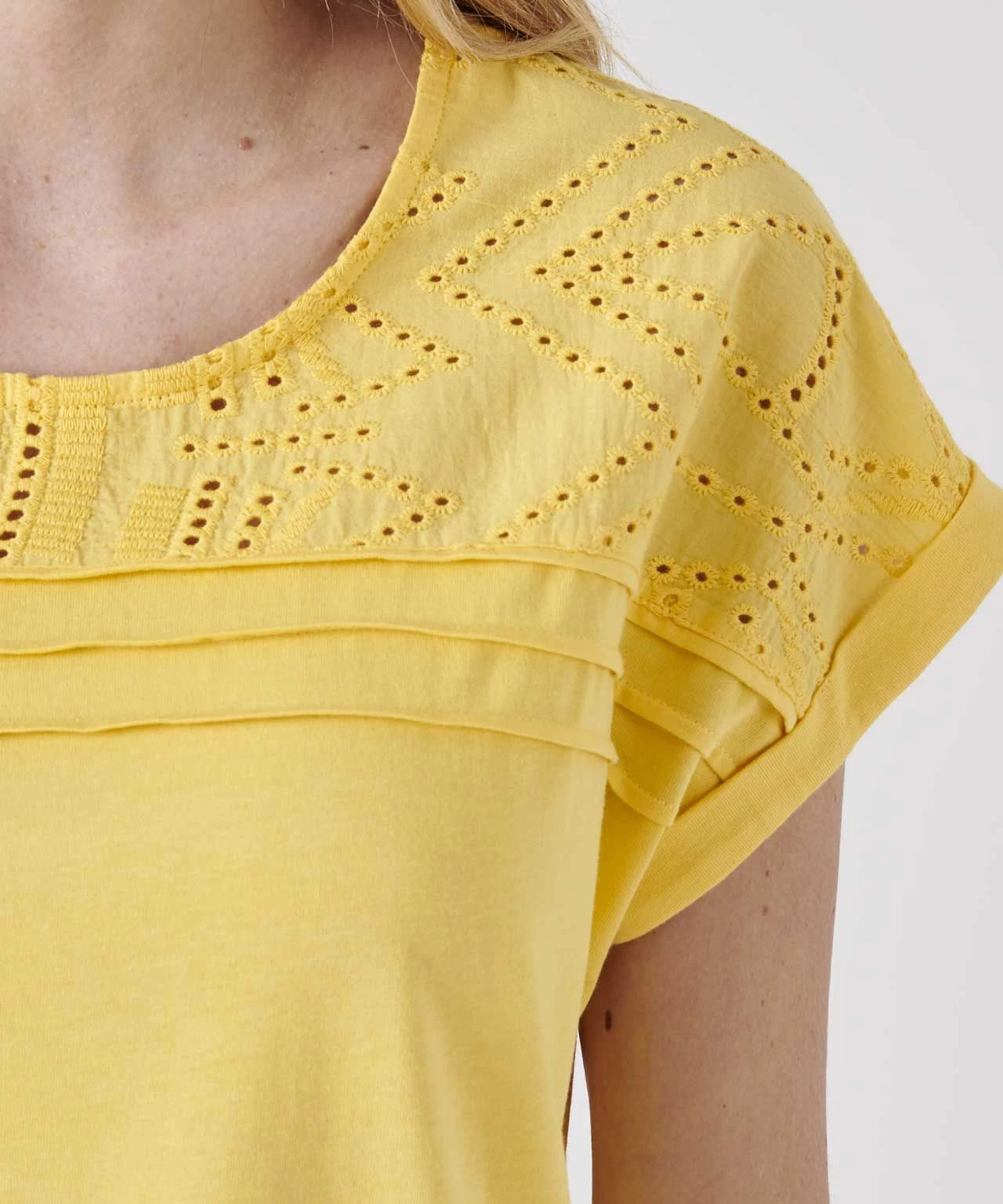 Detailed T-shirt 14 Detailed T-shirt - Image 12