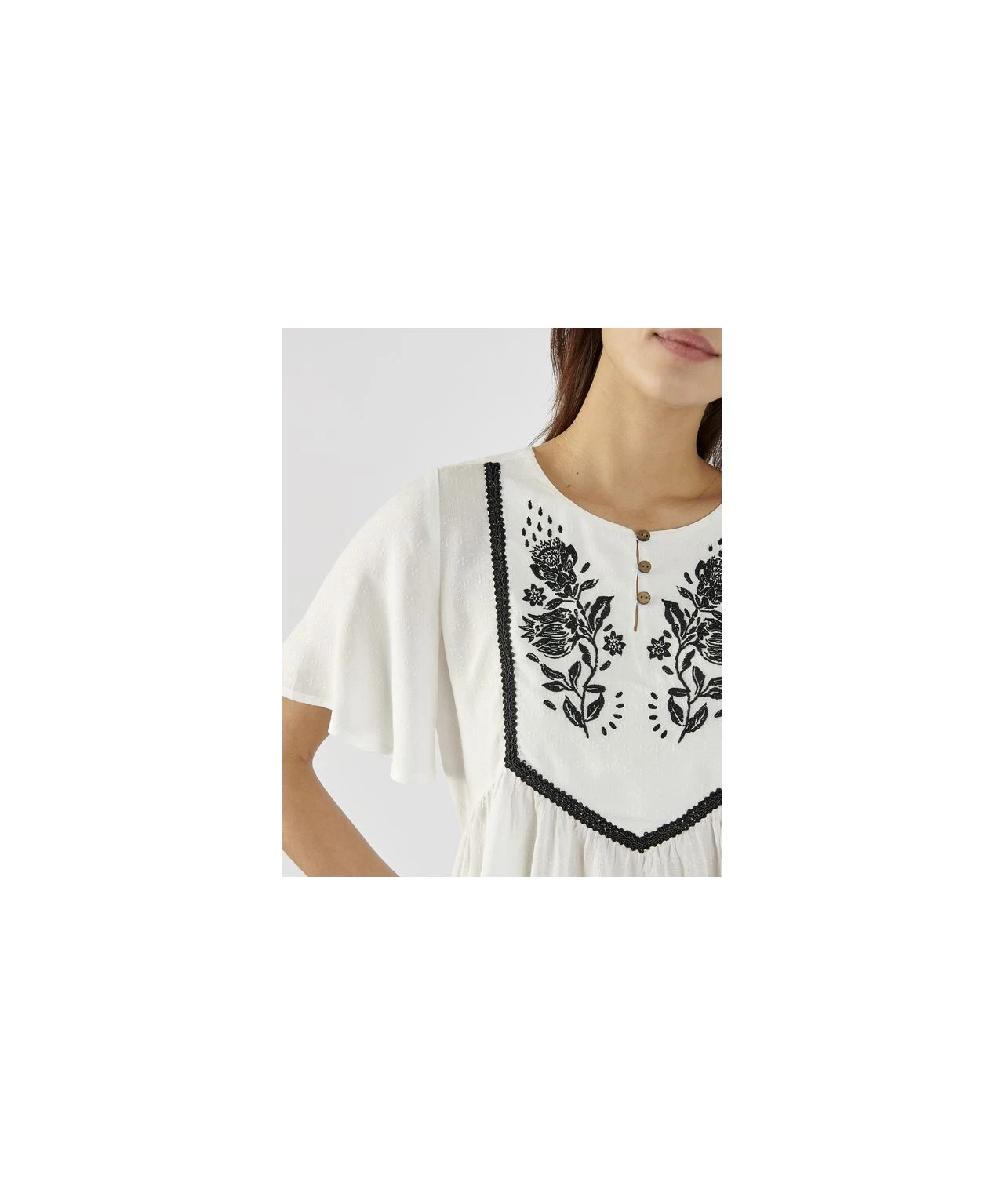 Off White Embroidered Blouse 5 Off White Embroidered Blouse - Image 3